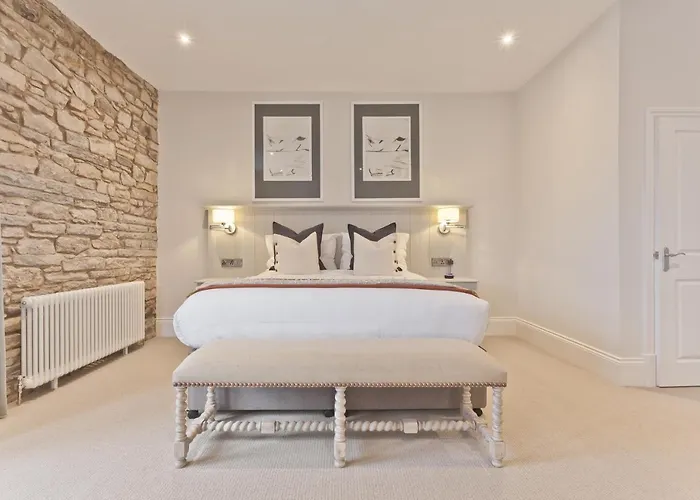 Tithe Barn - Self Check In Hotel